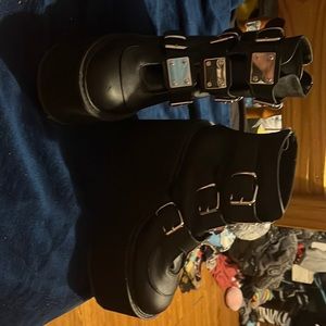 Demonia Platforms